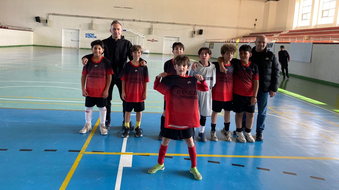 Küçük Erkek Futsal Takımımız İlçe Birincisi  oldu